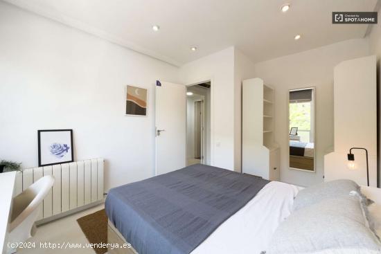 Habitaciones para alquilar en apartamento de 5 habitaciones en Sants - BARCELONA