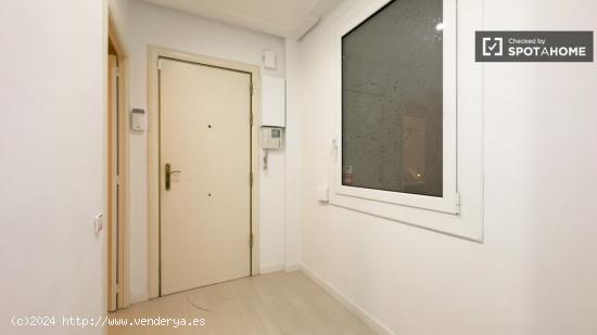 Habitaciones para alquilar en apartamento de 5 habitaciones en Sants - BARCELONA