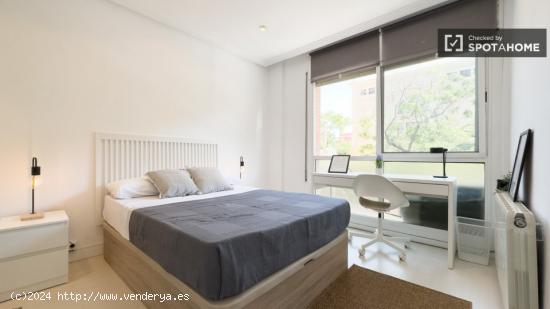 Habitaciones para alquilar en apartamento de 5 habitaciones en Sants - BARCELONA