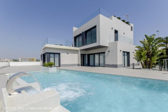 VILLAS DE OBRA NUEVA A 250 m DE LA PLAYA EN CAMPOAMOR - ALICANTE