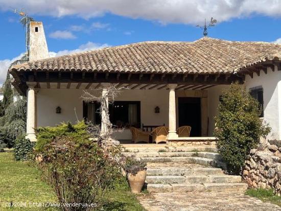 Casa Independiente con Jardín y Nave en el Centro de Quintanar de la Orden - TOLEDO