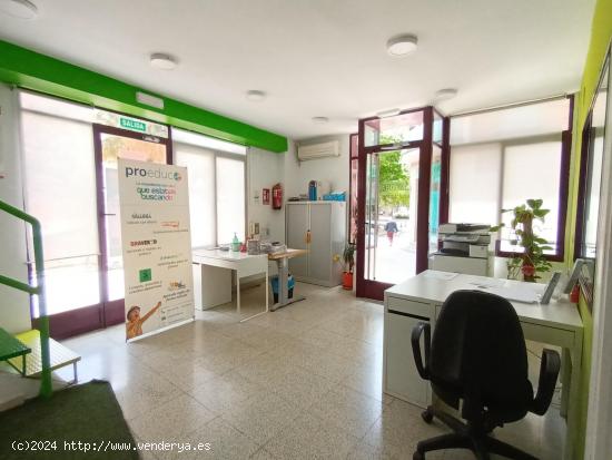 Local comercial en esquina,  muy céntrico, ideal para despacho profesional, multiclínica o academi