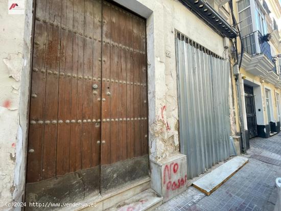 FINCA URBANA EN CALLE SAN BARTOLOMÉ - CADIZ