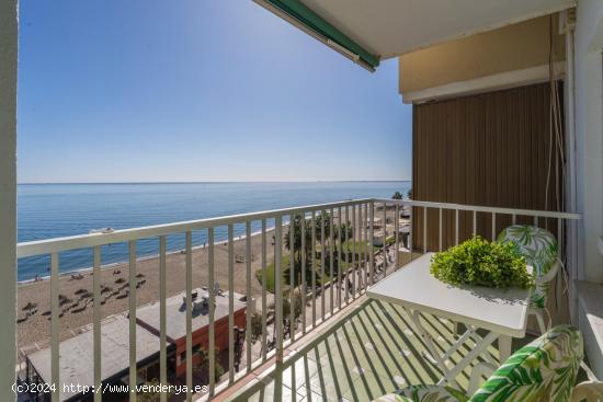  PISO FRONTAL AL MAR CON MARAVILLOSAS VISTAS - MALAGA 