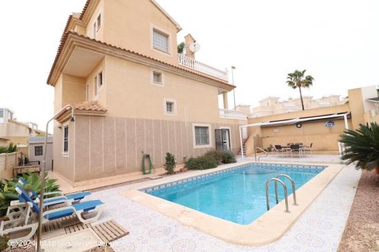  Chalet independiente en Los Altos con piscina - ALICANTE 