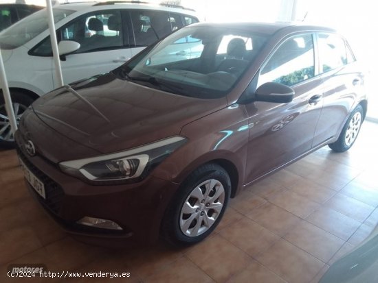 Hyundai i20 1.4 CRDI 90 CV. de 2015 con 133.000 Km por 10.500 EUR. en Murcia