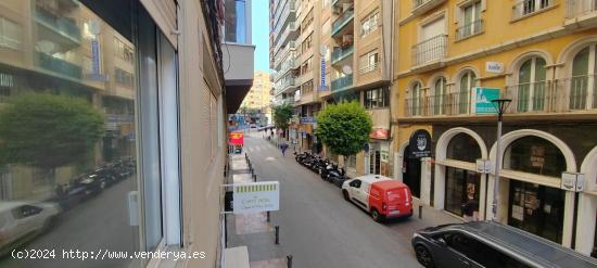 SE VENDE ENTREPLANTA EN LA RAMBLA ,  4 DESPACHOS/ 2 BAÑOS / PATIO - ALICANTE