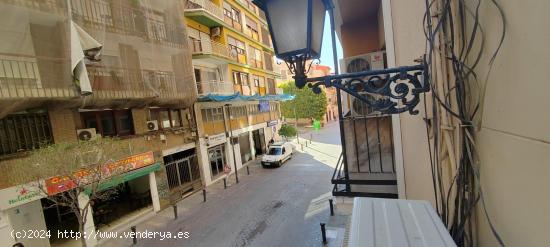 SE VENDE ENTREPLANTA EN LA RAMBLA ,  4 DESPACHOS/ 2 BAÑOS / PATIO - ALICANTE