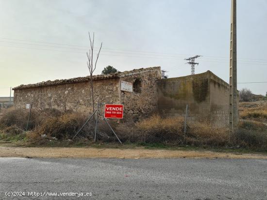  Casa de Campo con Almacén en Zona Cabecicos, Carretera de Caudete - ALICANTE 