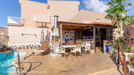 SE VENDE CHALET EN ACORAN, CALLE ATABARA - SANTA CRUZ DE TENERIFE