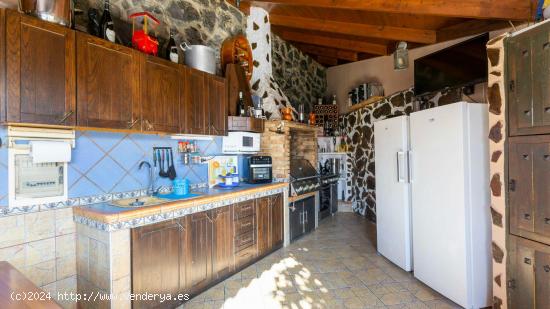 SE VENDE CHALET EN ACORAN, CALLE ATABARA - SANTA CRUZ DE TENERIFE