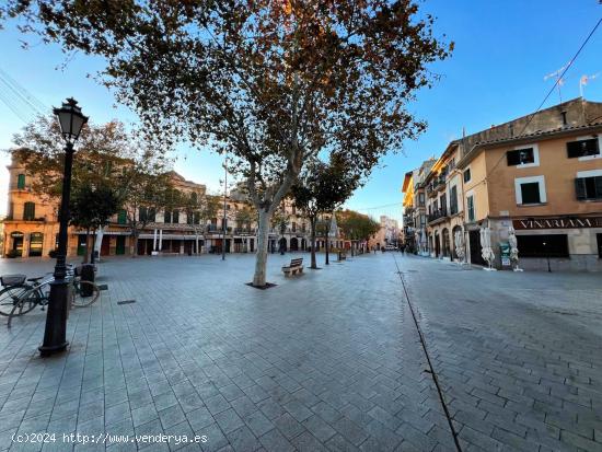 Se traspasa restaurante en pleno funcionamiento en la Plaza Espanya de Llucmajor - BALEARES