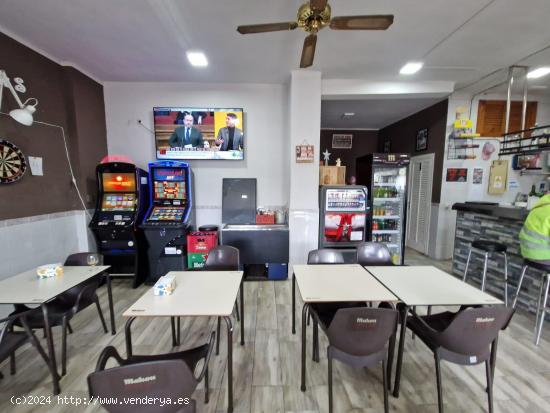 BAR CON TERRAZA DISPONIBLE PARA TRASPASO - ZONA RAFAL - BALEARES