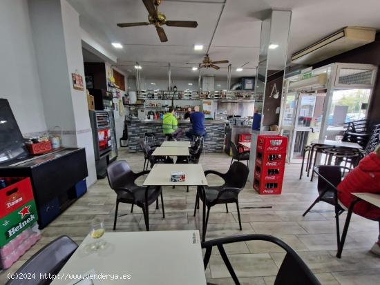 BAR CON TERRAZA DISPONIBLE PARA TRASPASO - ZONA RAFAL - BALEARES