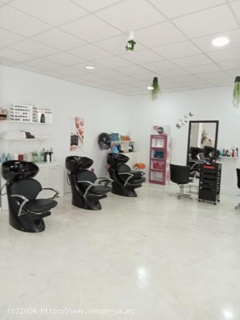 ALQUILER CON TRASPASO DE PELUQUERIA - ALMERIA