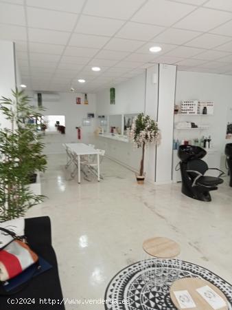 ALQUILER CON TRASPASO DE PELUQUERIA - ALMERIA