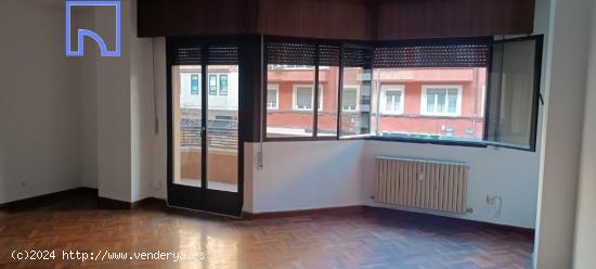 Piso de 4 habitaciones y 3 baños en zona centro - LA RIOJA