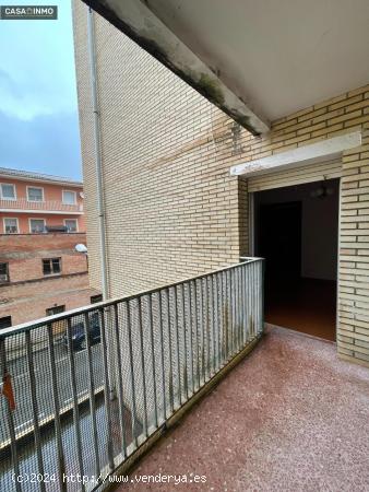 Se vende piso de 4 habitaciones zona Santa Barbara en Barbastro. - HUESCA