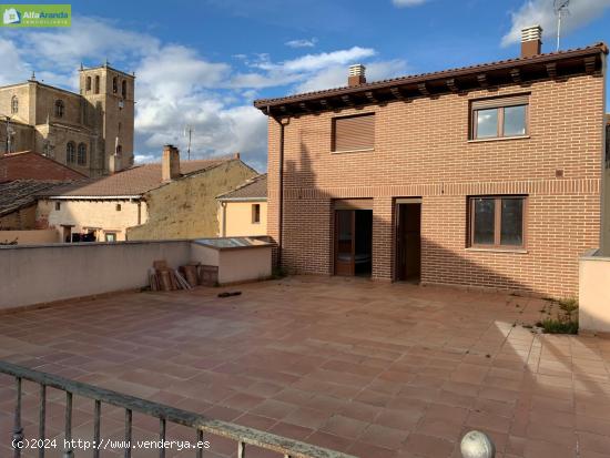 CASA CON LOCAL COMERCIAL - BURGOS