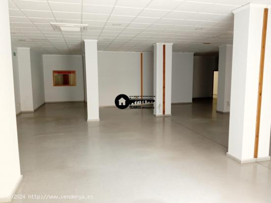 INMOBILIARIA TEJARES VENDE EXCELENTE LOCAL,CON AMPLIA FACHADA-ZONA INDUSTRIA - ALBACETE