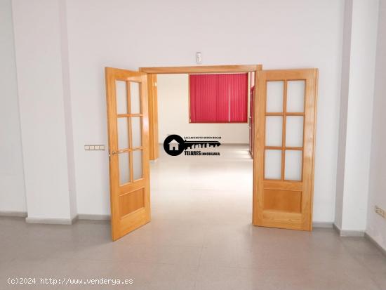 INMOBILIARIA TEJARES VENDE EXCELENTE LOCAL,CON AMPLIA FACHADA-ZONA INDUSTRIA - ALBACETE