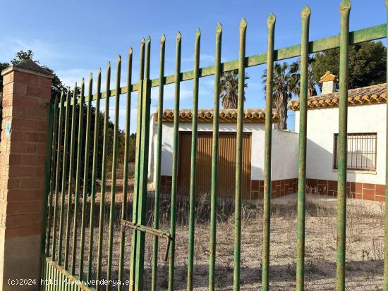 SE VENDE CASA DE CAMPO TOTALMENTE VALLADA - MURCIA