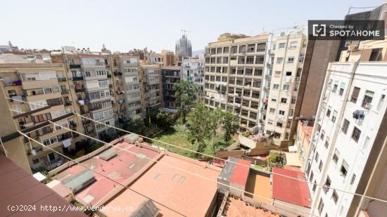 Alquiler de habitaciones en apartamento de 4 dormitorios en Fort Pienc - BARCELONA