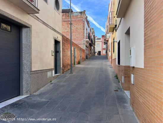  Solar urbano  y peatonal a la venta en Coria del Rio - SEVILLA 