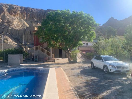 Preciosa casa con parcela y piscina en Blanca - MURCIA