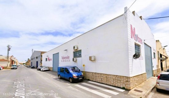 NAVE INDUSTRIAL CON OFICINAS Y ALTILLO