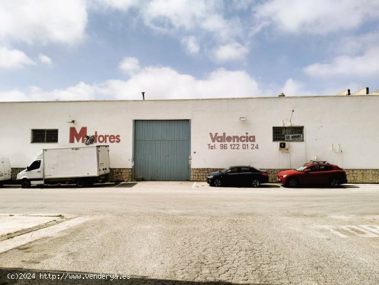 NAVE INDUSTRIAL CON OFICINAS Y ALTILLO