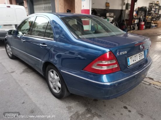 Mercedes Clase C C 200 de 2002 con 201.000 Km por 4.900 EUR. en Alicante