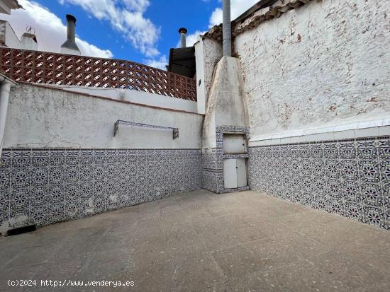 Casa de pueblo en Pozorrubielos de la Mancha, zona de Rubielos Bajos, con terraza y balcón. - CUENC