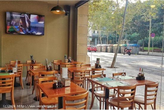 Restaurante en traspaso esquinero Lic C·3 Distrito de Les Corts-Barcelona - BARCELONA