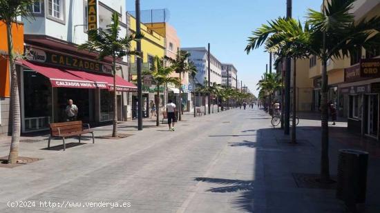  Amplio Piso Familiar en Vecindario - LAS PALMAS 