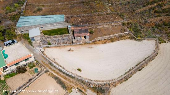 ¡Oportunidad! Terreno de 864m2 con casa terrera y vistas panorámicas en La Escalona. - SANTA CRUZ 