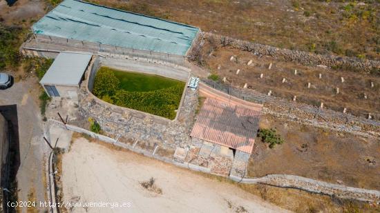 ¡Oportunidad! Terreno de 864m2 con casa terrera y vistas panorámicas en La Escalona. - SANTA CRUZ 