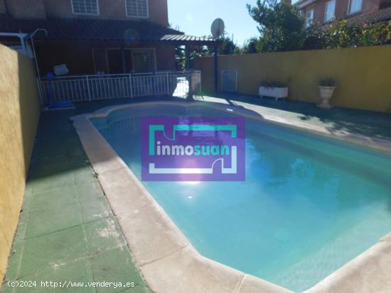 PAREADO DE 4 DORMITORIOS, 3 BAÑOS, BUHARDILLA Y PISCINA PROPIA - MADRID