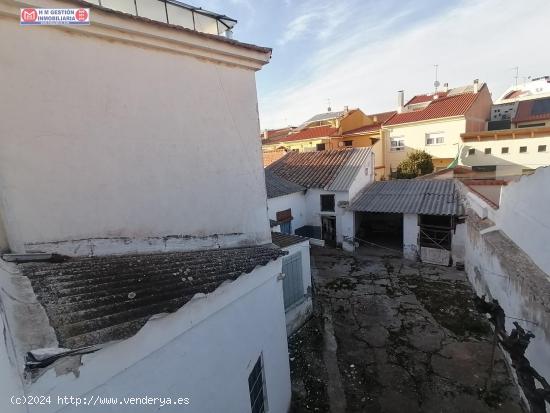  CASA CON FACHADA DE 16 METROS , 251 DE PARCELA, ORIENTACION SUR - CIUDAD REAL 