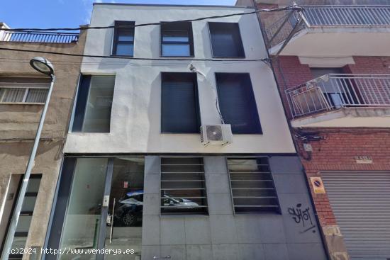 PISO DUPLEX PARA REFORMAR DE 1 DORMITORIO!! - BARCELONA