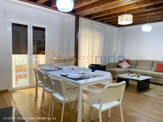 CASA INDIVIDUAL EN ALQUILER de TRES PLANTAS ,TRES DORMITORIOS y PATIO en CASCO HISTÓRICO DE SEGOVIA