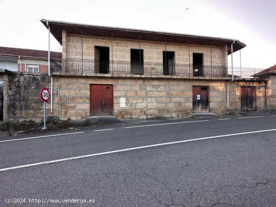 Inmueble con DOS casas independientes, a 2 km. de CARTELLE - ORENSE