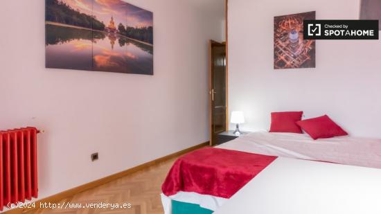 Habitaciones en alquiler en apartamento de 5 dormitorios en Alcalá De Henares. - MADRID