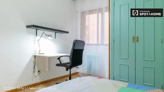 Habitaciones en alquiler en apartamento de 5 dormitorios en Alcalá De Henares. - MADRID