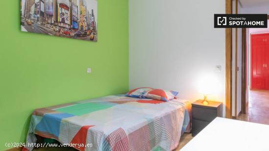 Habitaciones en alquiler en apartamento de 5 dormitorios en Alcalá De Henares. - MADRID