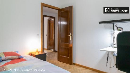 Habitaciones en alquiler en apartamento de 5 dormitorios en Alcalá De Henares. - MADRID