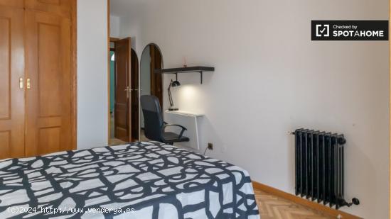 Habitaciones en alquiler en apartamento de 5 dormitorios en Alcalá De Henares. - MADRID