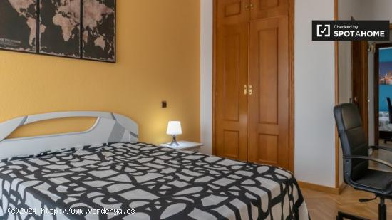 Habitaciones en alquiler en apartamento de 5 dormitorios en Alcalá De Henares. - MADRID