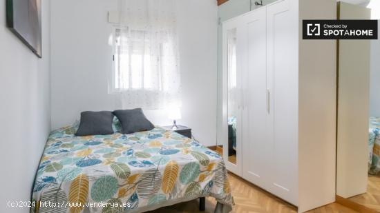 Habitaciones en alquiler en apartamento de 5 dormitorios en Alcalá De Henares. - MADRID