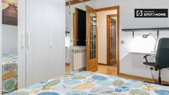 Habitaciones en alquiler en apartamento de 5 dormitorios en Alcalá De Henares. - MADRID